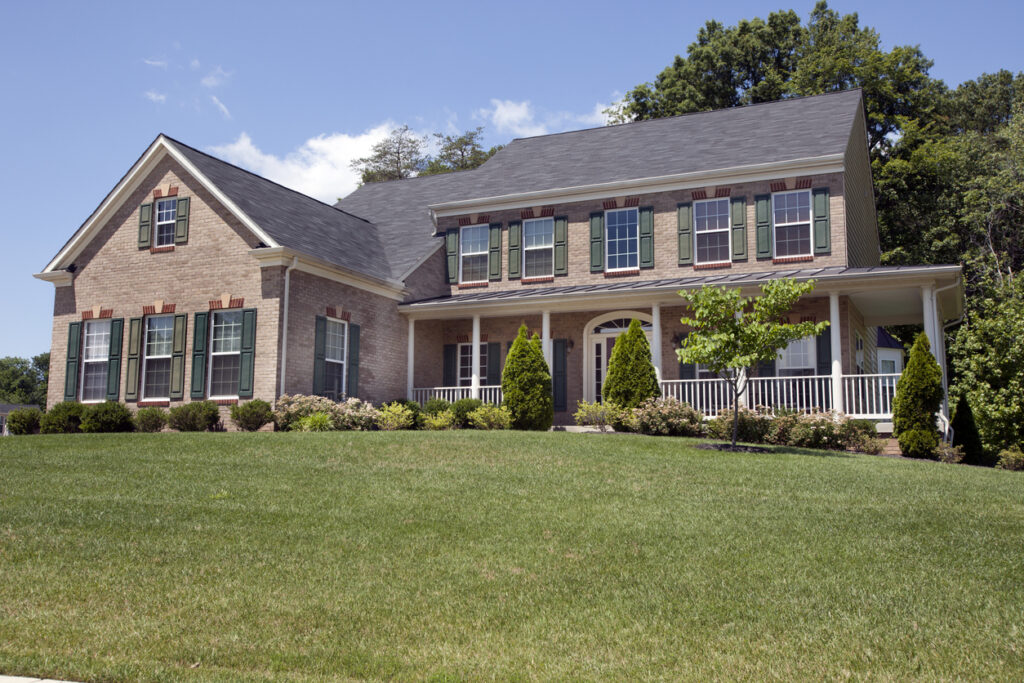 Modern Luxury home in Virginia with lovely green lawn in summer